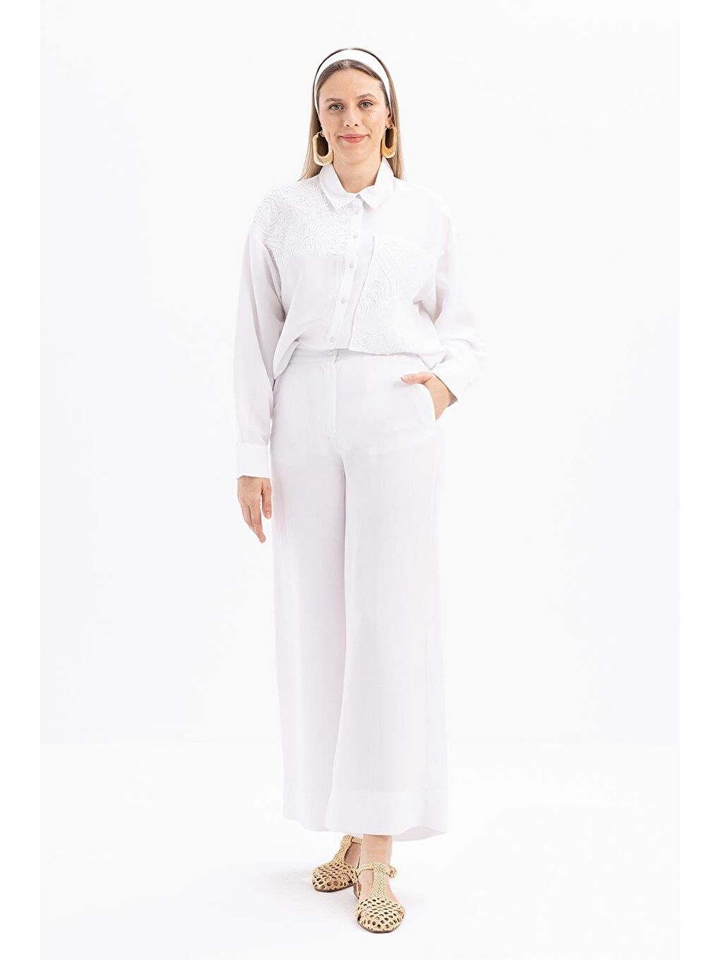 Beyaz-Nakış Detaylı Keten Pantolonlu Takım-4