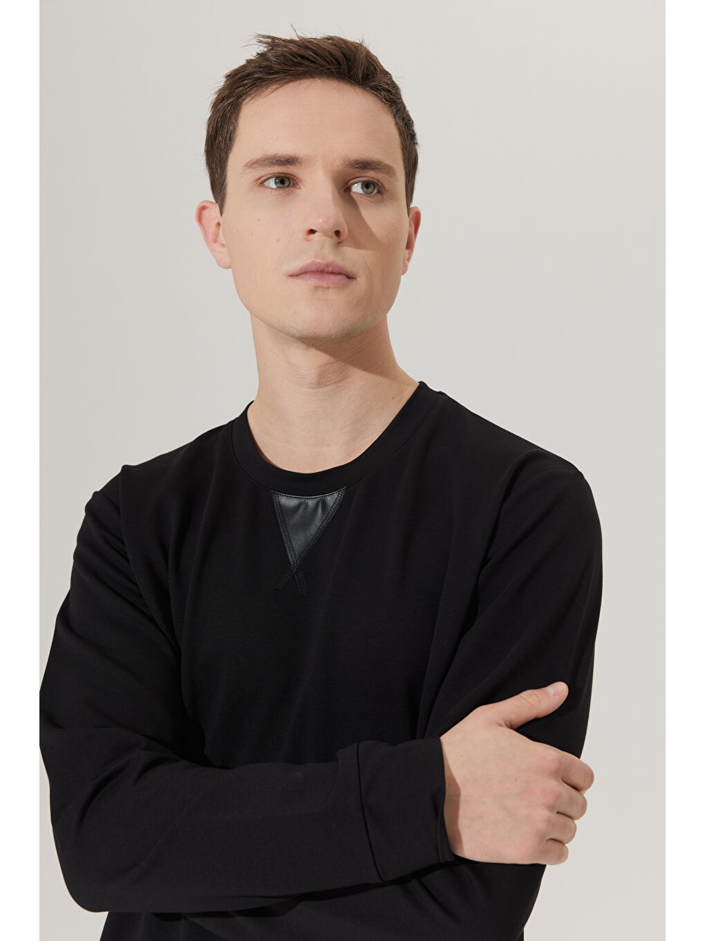 Erkek Siyah Standart Fit Normal Kesim Bisiklet Yaka Sweatshirt-3