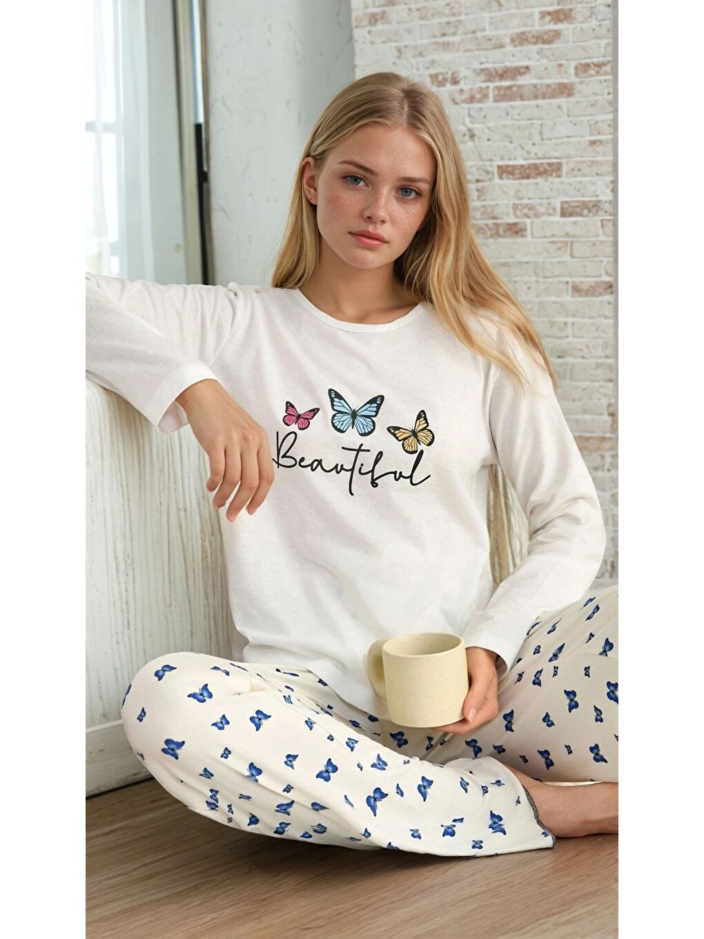 Beyaz Uzun Kollu Kelebek Baskılı Pijama Takım-1