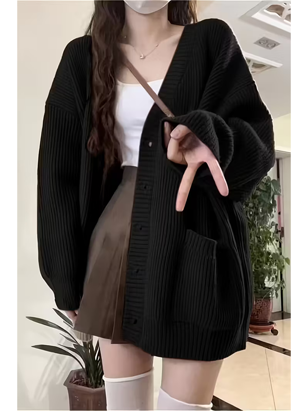 Kadın Siyah Oversize Cepli Düğmeli V Yaka Triko Hırka-1