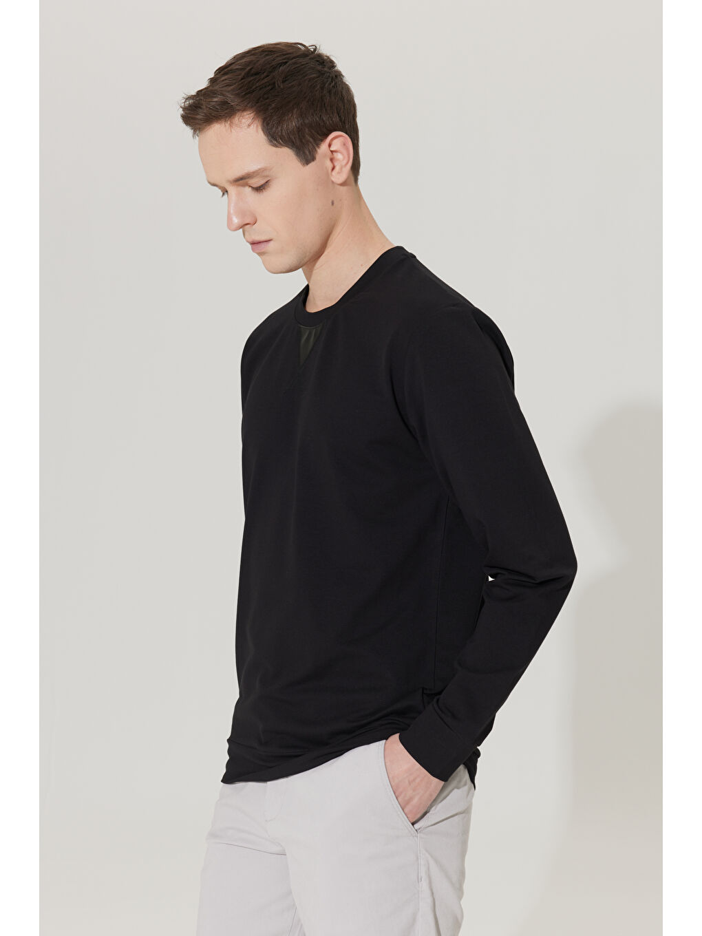 Erkek Siyah Standart Fit Normal Kesim Bisiklet Yaka Sweatshirt-6