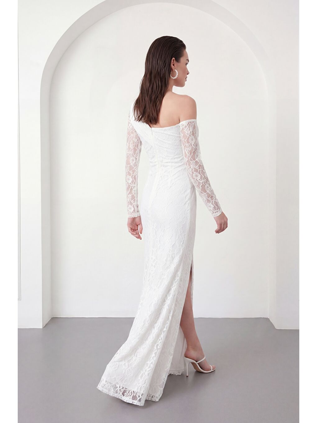 Kadın Beyaz Göğüs Detaylı Uzun Dantel Abiye Elbise-2