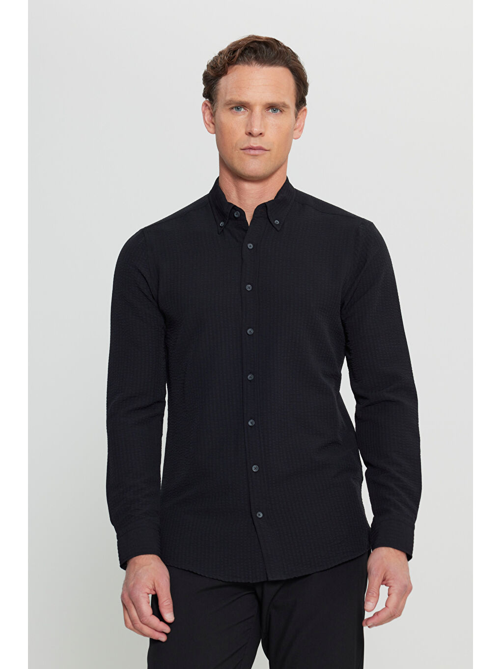 Erkek Siyah Slim Fit Dar Kesim Düğmeli Yaka Armürlü Gofre Desenli Gömlek-2
