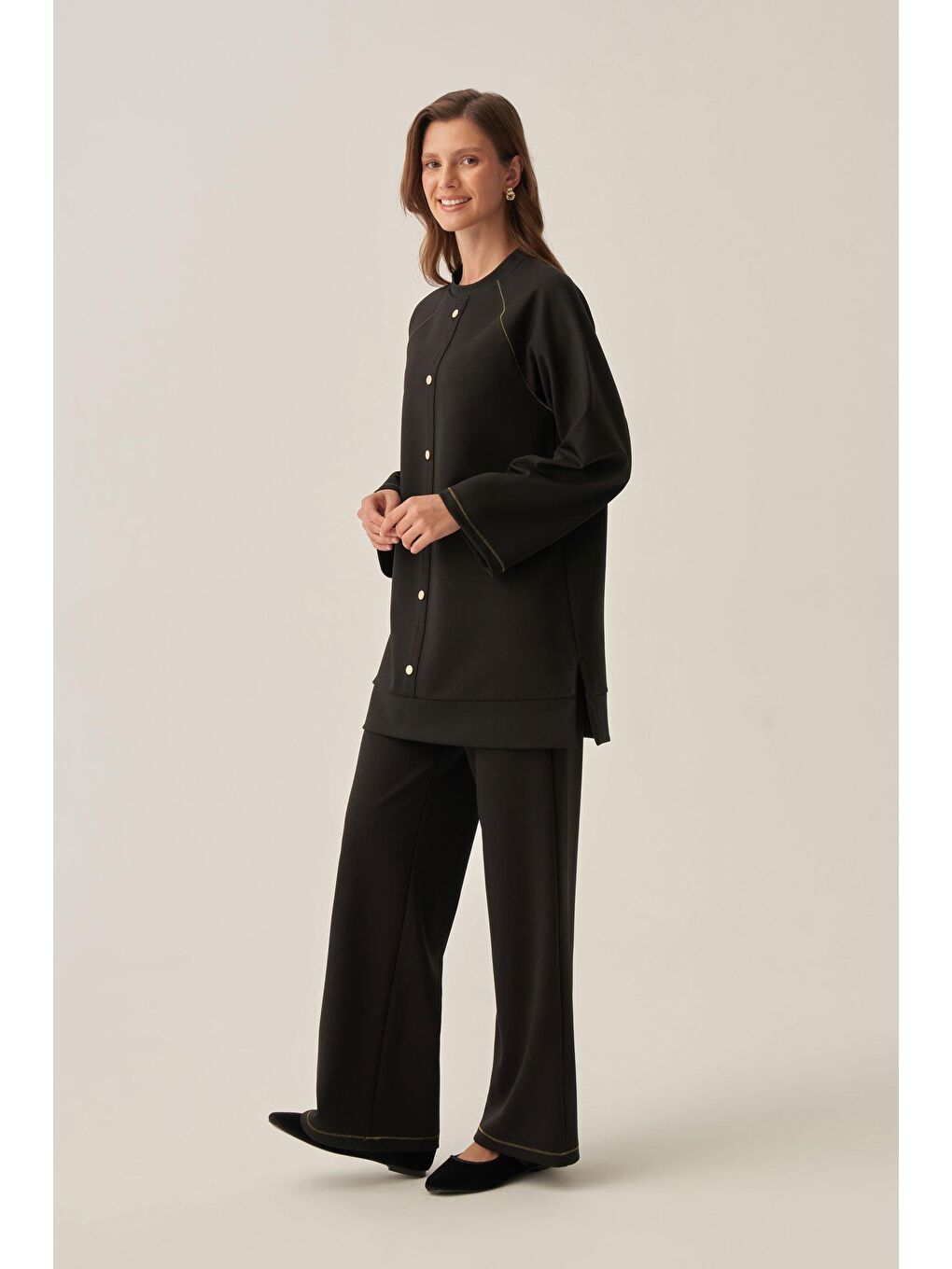 Siyah-Gold Çıtçıtlı Pantolonlu Takım-1