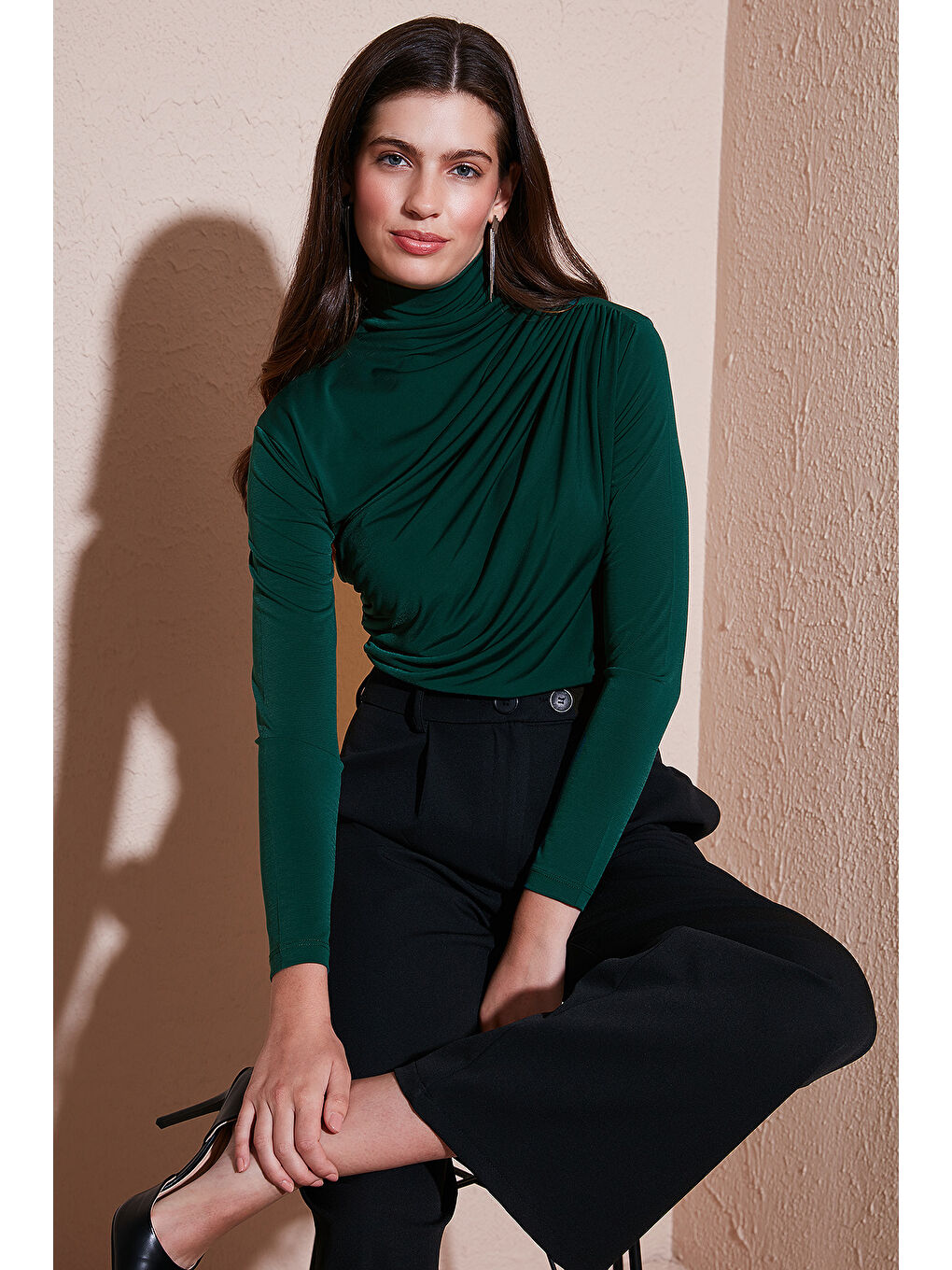 Yeşil Streç Büzgü Detaylı Slim Fit Dik Yaka Kadın Bluz 669925-1