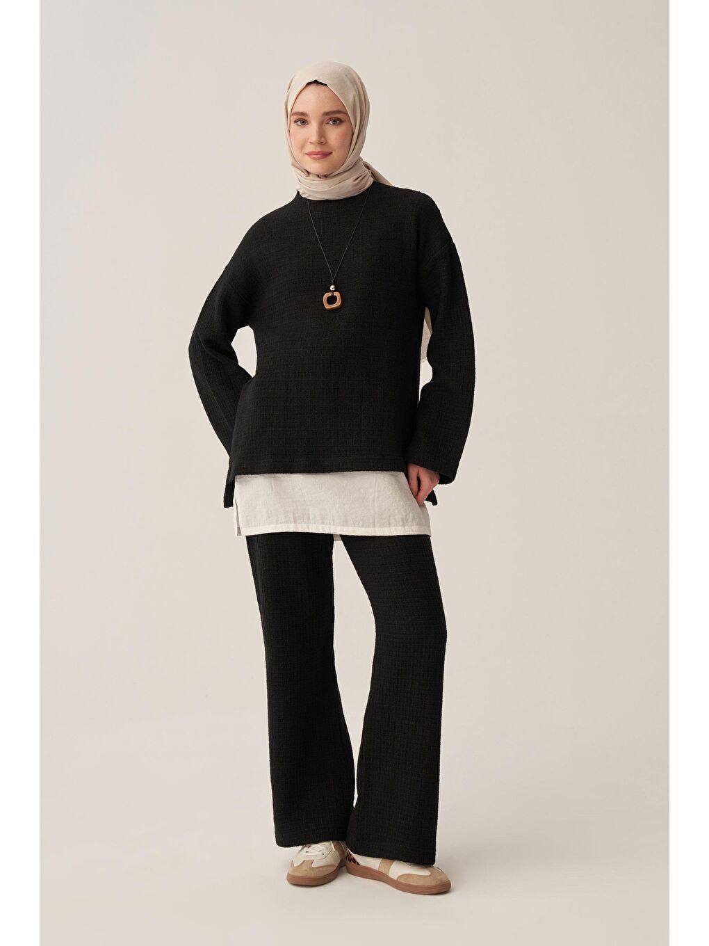 Siyah-Triko Efektli Pantolonlu Takım-1