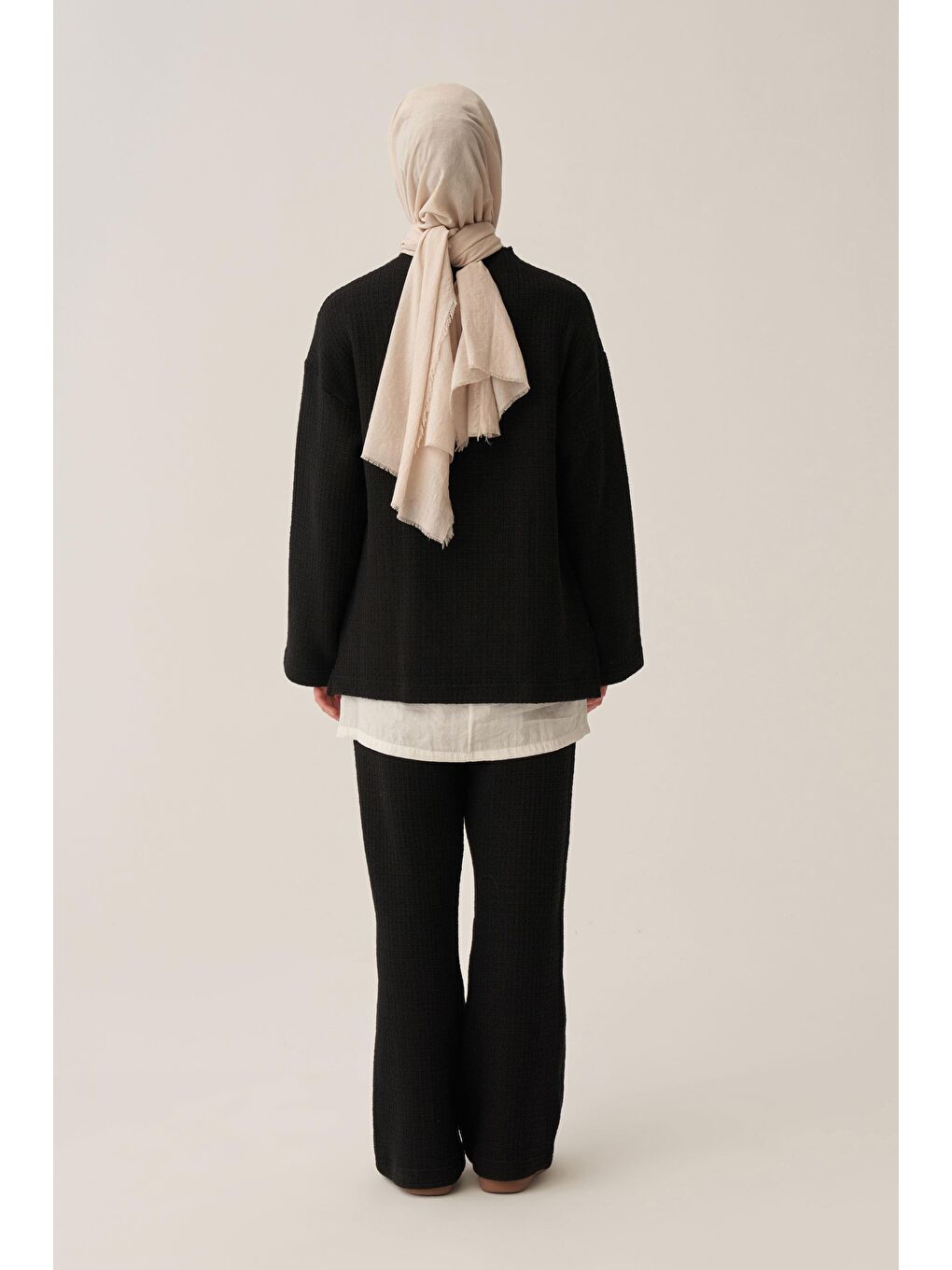 Siyah-Triko Efektli Pantolonlu Takım-3