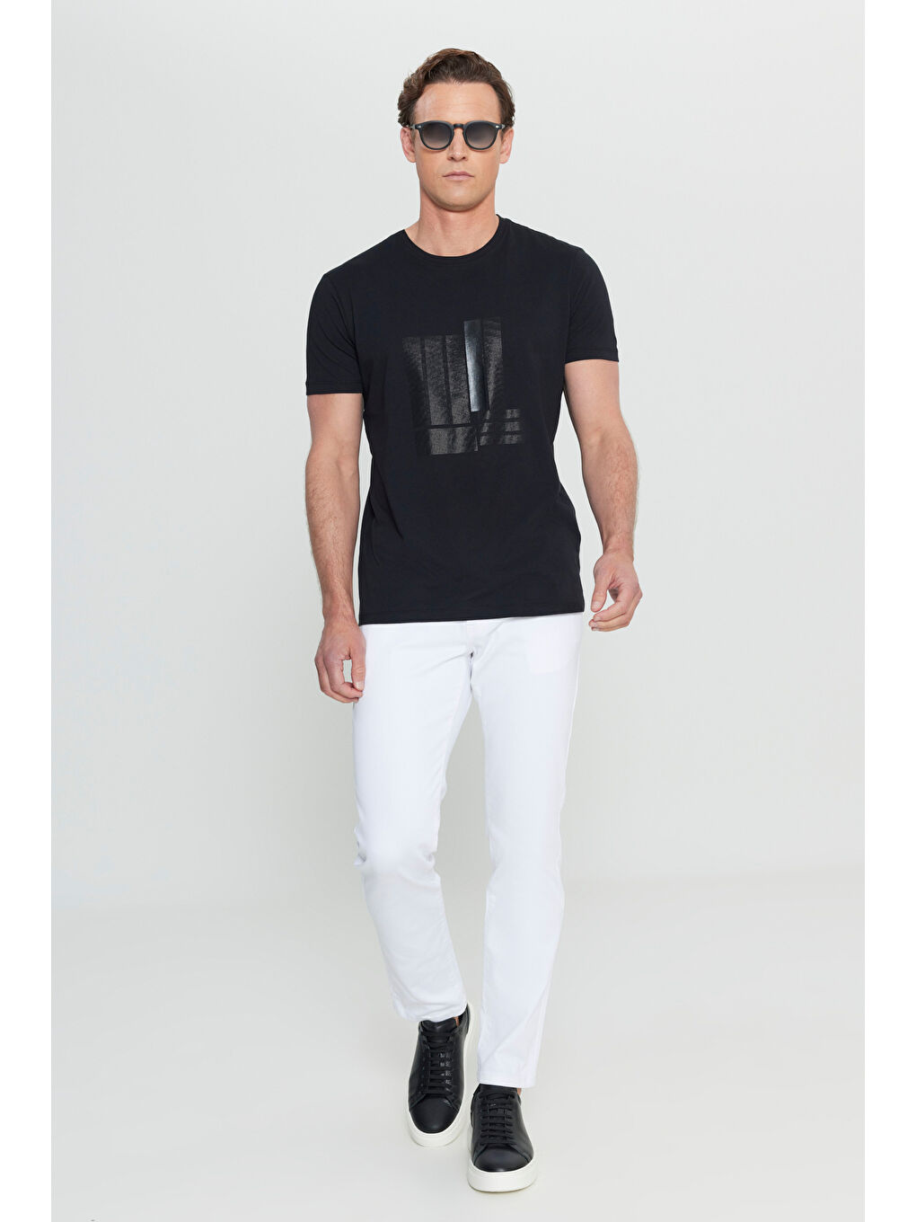 Erkek Siyah Pamuklu Slim Fit Dar Kesim Bisiklet Yaka Baskılı Esnek Tişört-1