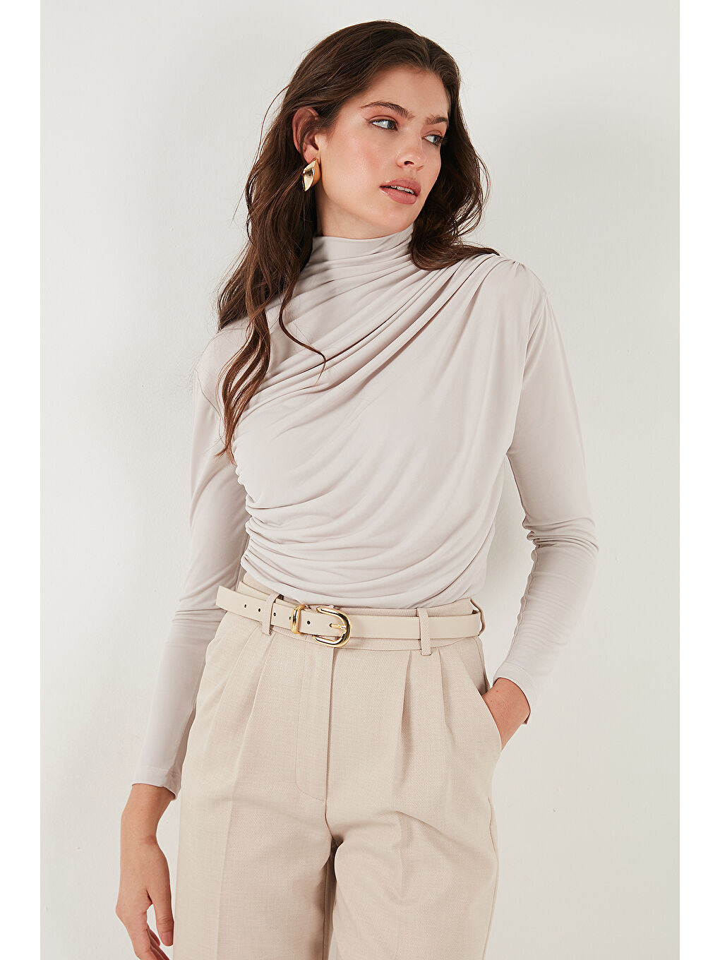 Bej Streç Büzgü Detaylı Slim Fit Dik Yaka Kadın Bluz 669925-5