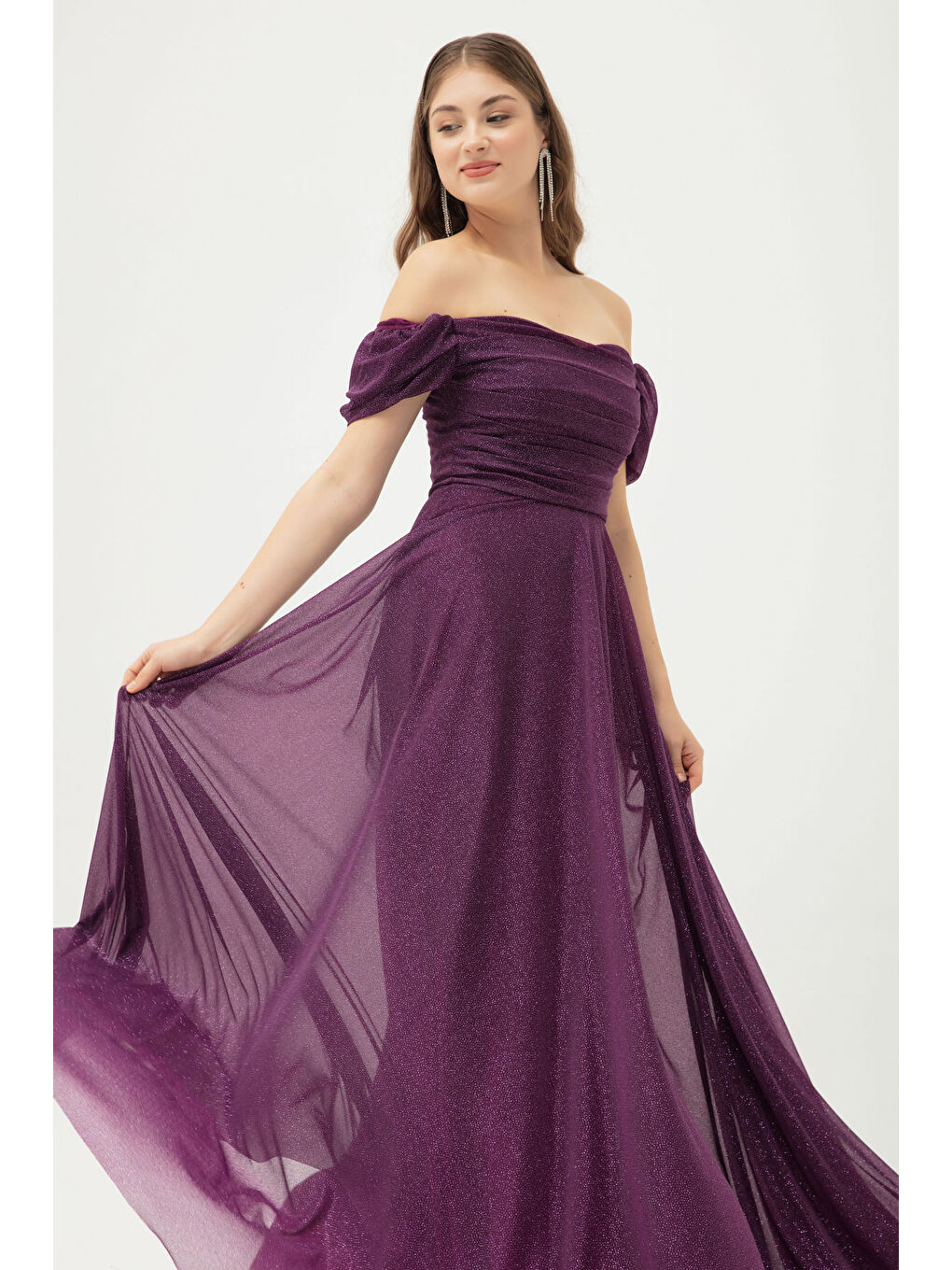 Kadın Mürdüm Kayık Yaka Drapeli Yırtmaçlı Uzun Simli Abiye Elbise-1