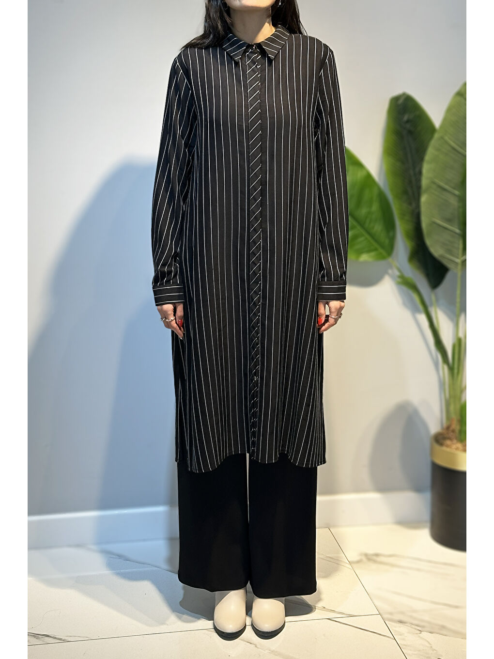 Büyük Beden Gizli Düğme Detay Çizgili Uzun Gömlek 19489 Siyah-1