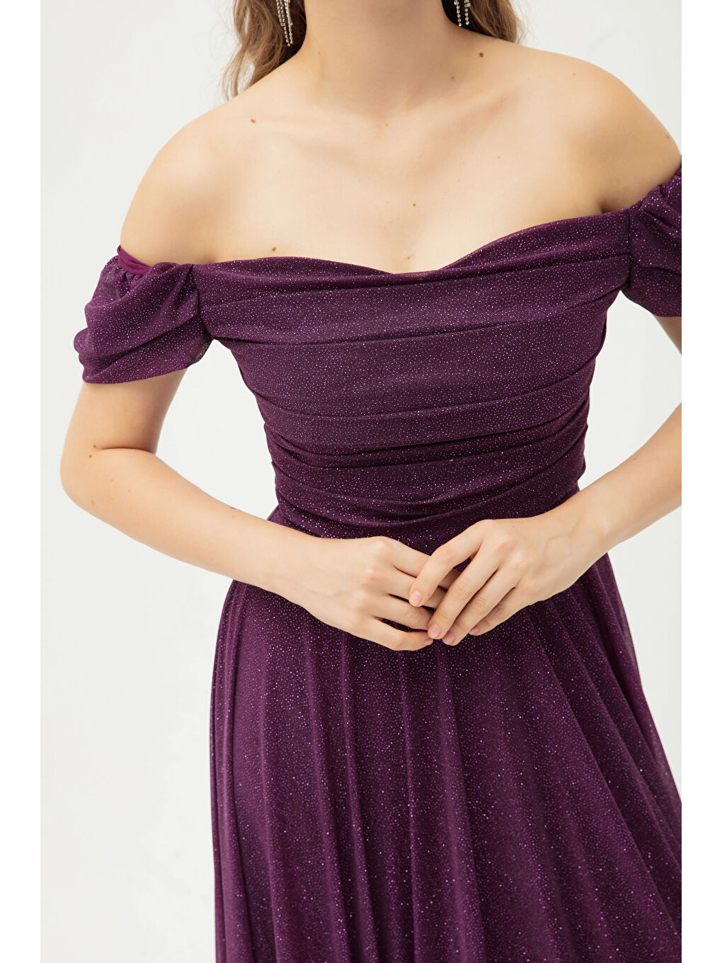 Kadın Mürdüm Kayık Yaka Drapeli Yırtmaçlı Uzun Simli Abiye Elbise-3