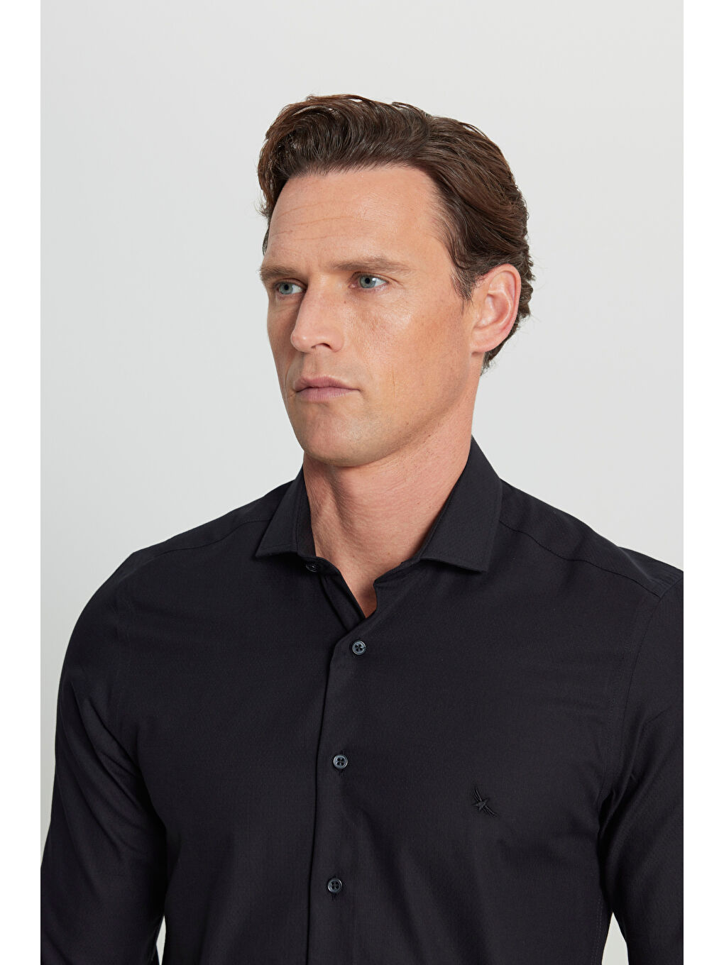 Erkek Siyah Slim Fit Dar Kesim Küçük İtalyan Yaka Armürlü Gömlek-3