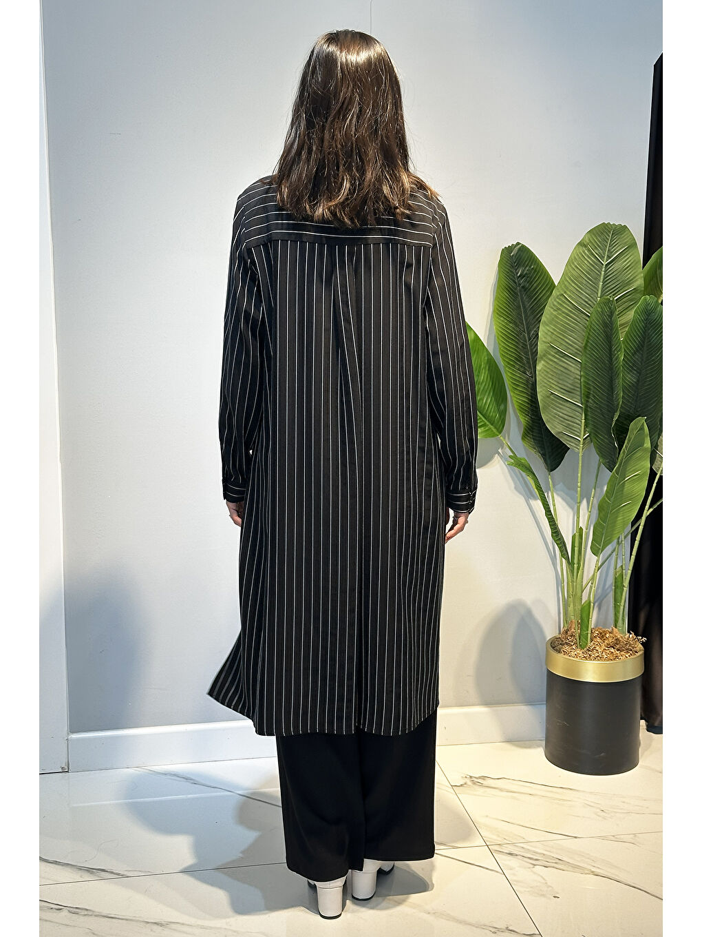 Büyük Beden Gizli Düğme Detay Çizgili Uzun Gömlek 19489 Siyah-3
