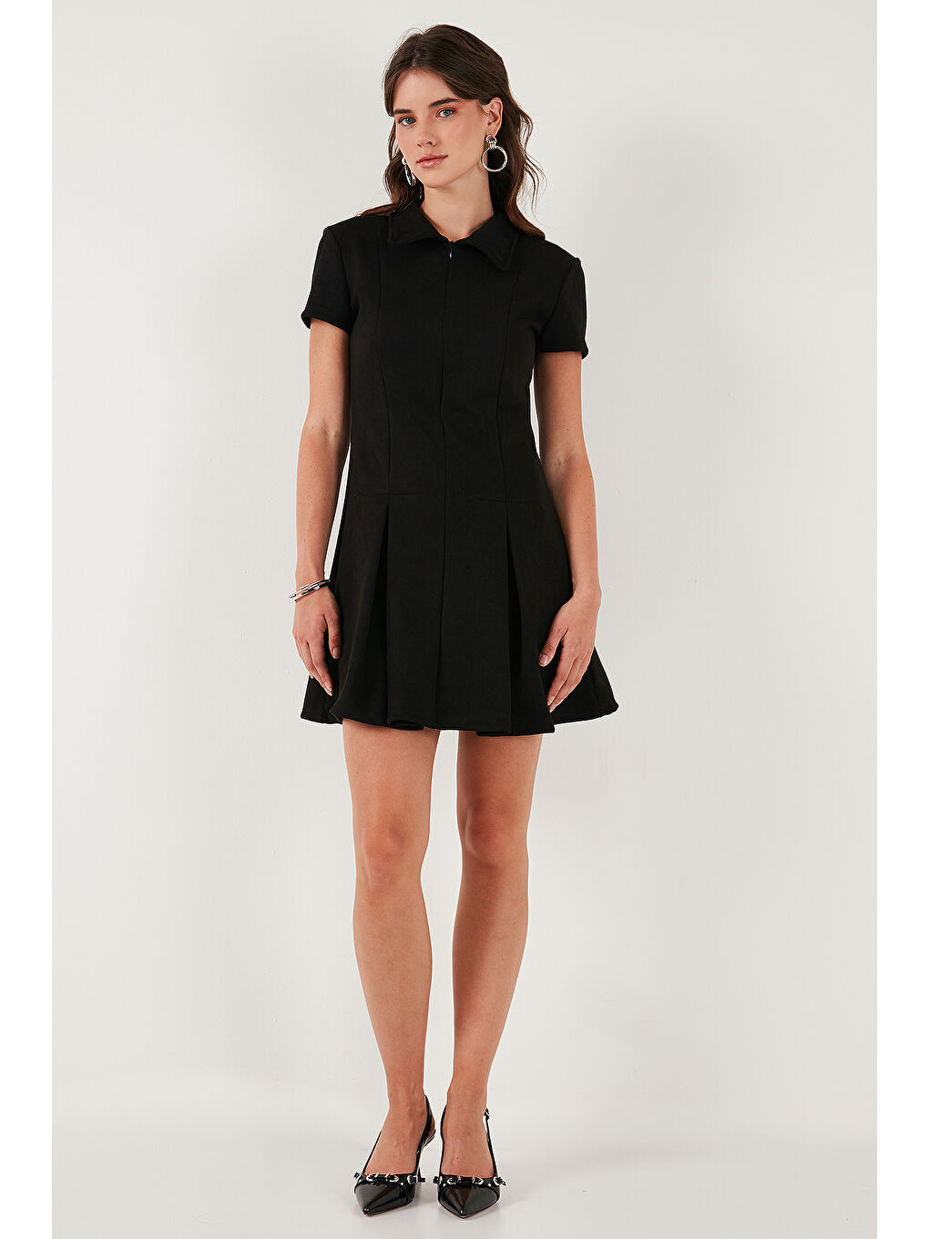 Siyah Regular Fit Fermuarlı Polo Yaka Kısa Kollu Pileli Kadın Süet Elbise 5866438-1