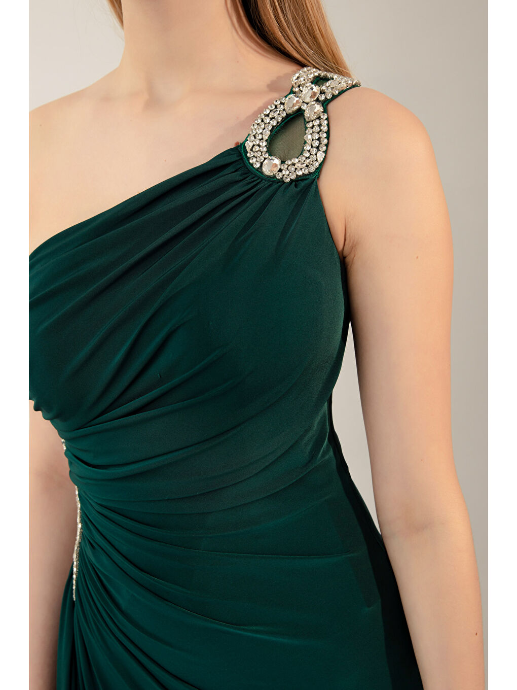 Kadın Zümrüt Yeşili Tek Omuzlu Taşlı Uzun Abiye Elbise-1