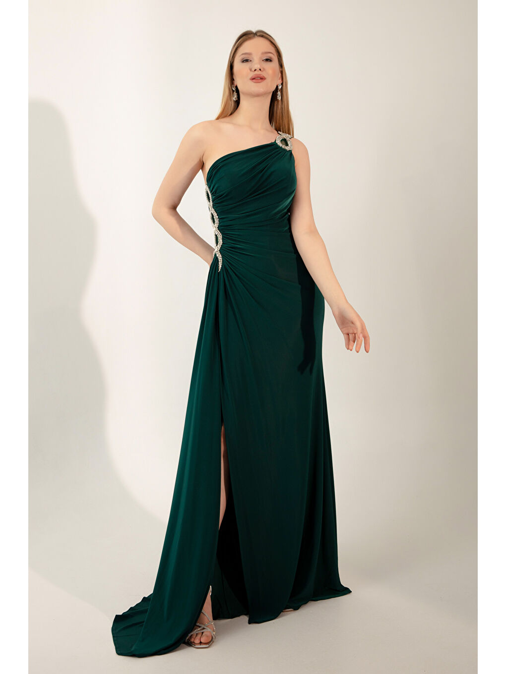 Kadın Zümrüt Yeşili Tek Omuzlu Taşlı Uzun Abiye Elbise-3