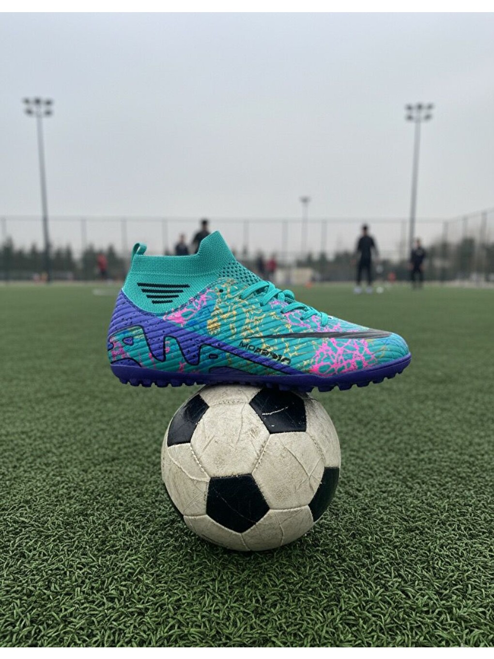 Pembe Çoraplı Çim Ve Halı Saha Futbol Ayakkabısı