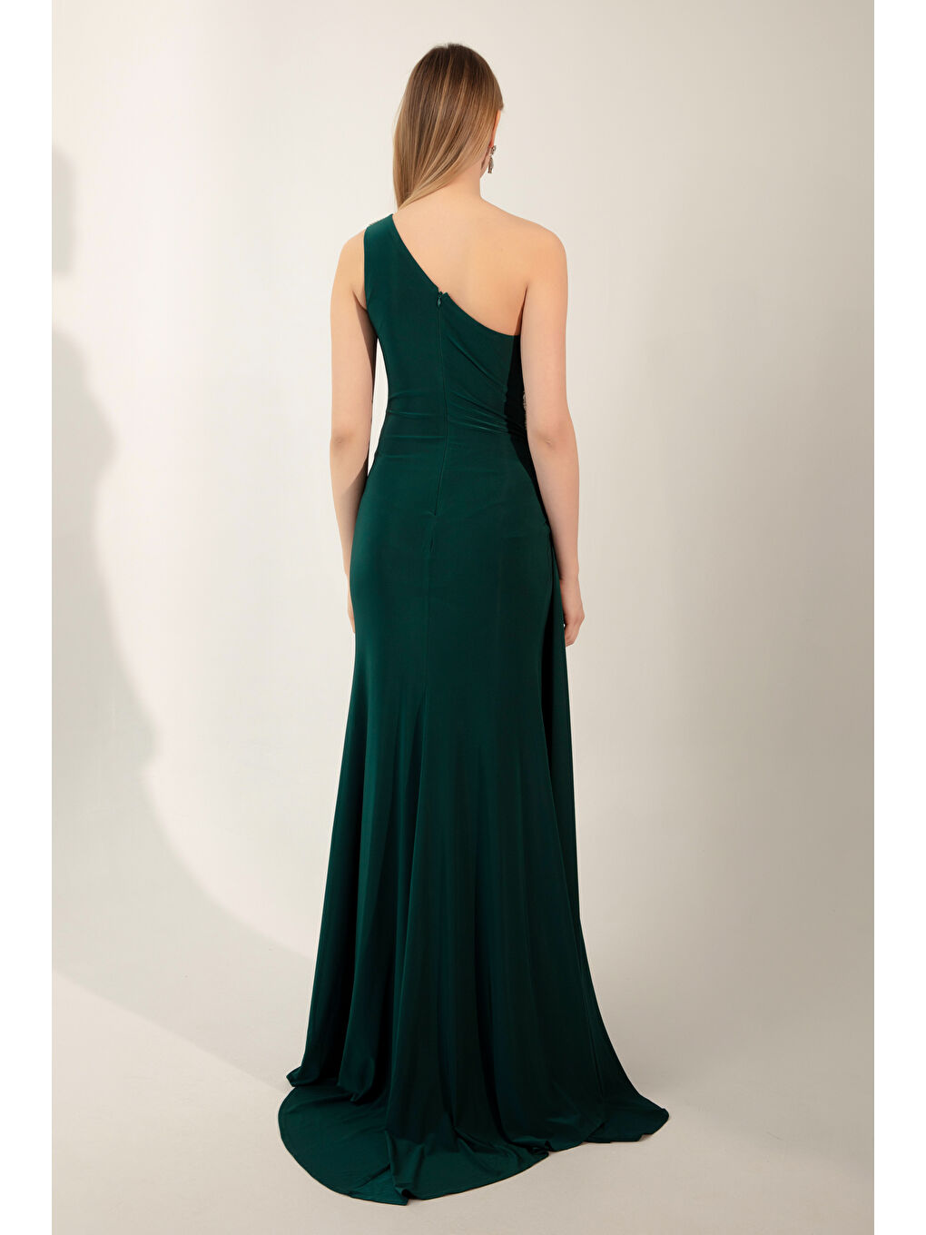 Kadın Zümrüt Yeşili Tek Omuzlu Taşlı Uzun Abiye Elbise-4