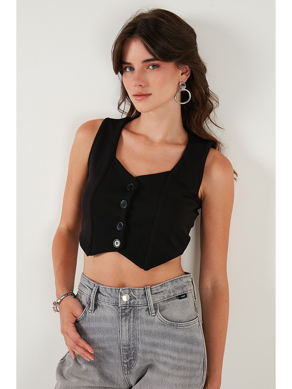 Siyah Slim Fit Kalp Yaka Düğmeli Kalın Askılı Kadın Crop Yelek 5865497