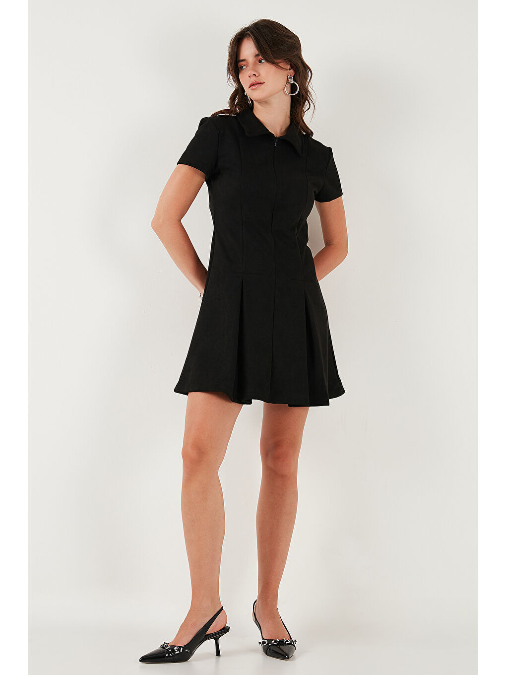 Siyah Regular Fit Fermuarlı Polo Yaka Kısa Kollu Pileli Kadın Süet Elbise 5866438-4