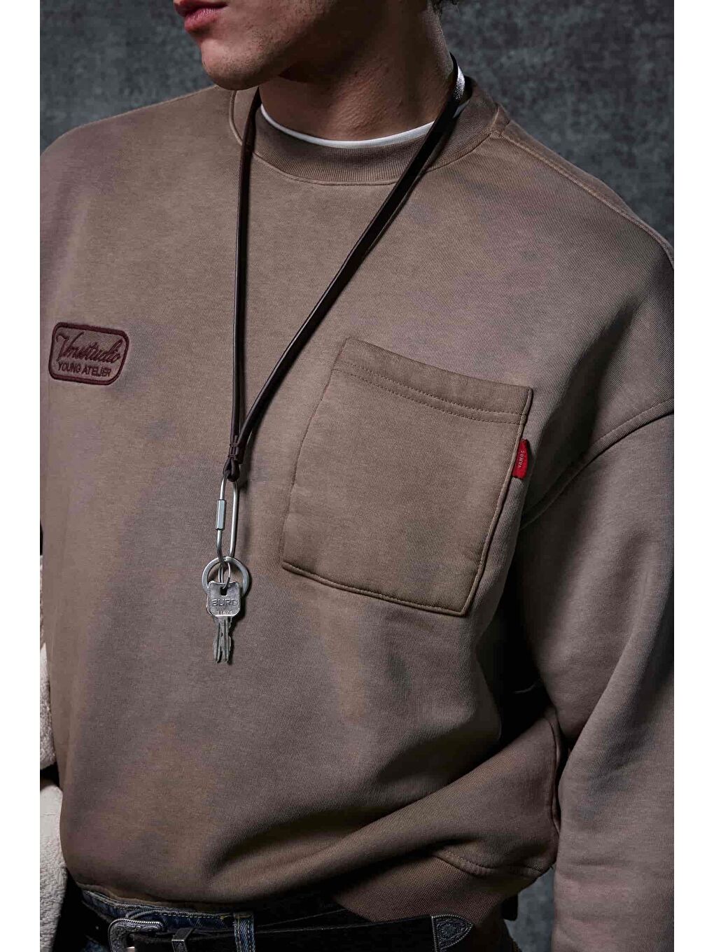 Erkek Bisiklet Yaka Cep Detaylı Sweatshirt Kahverengi-6