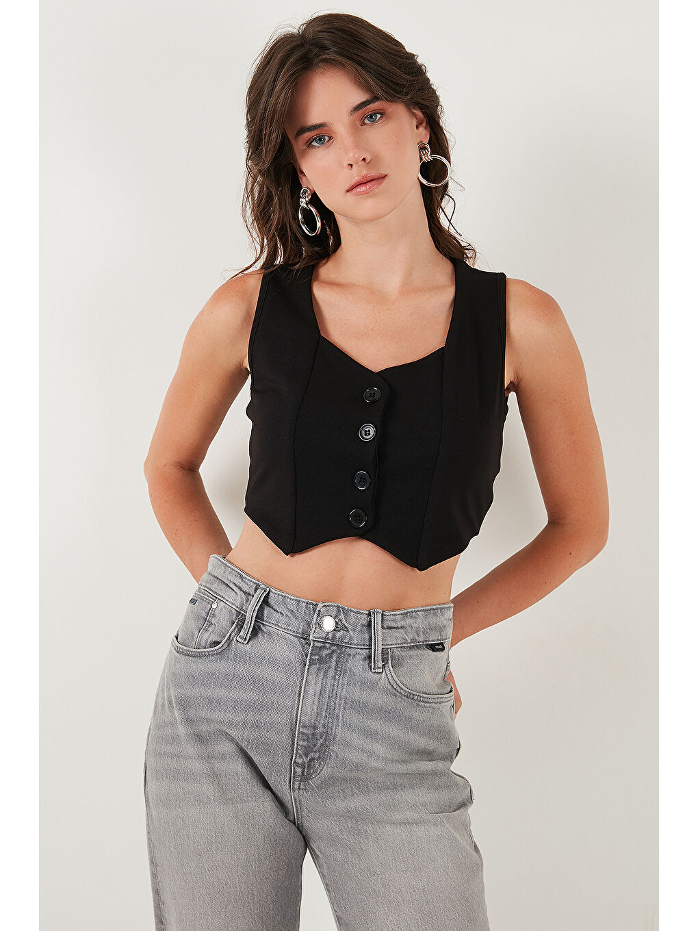 Siyah Slim Fit Kalp Yaka Düğmeli Kalın Askılı Kadın Crop Yelek 5865497-3