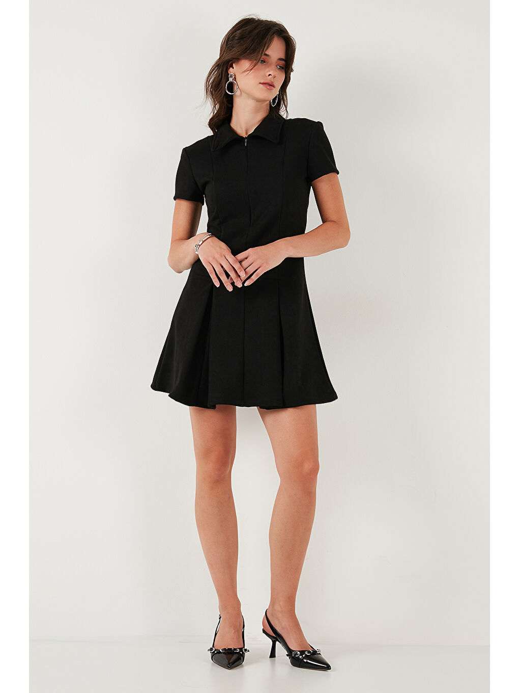 Siyah Regular Fit Fermuarlı Polo Yaka Kısa Kollu Pileli Kadın Süet Elbise 5866438-5