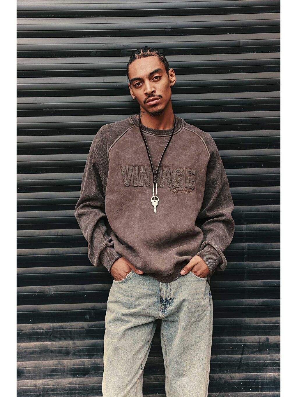 Erkek Oversize Yıkamalı Vintage Nakış Detaylı Sweatshirt Kahverengi