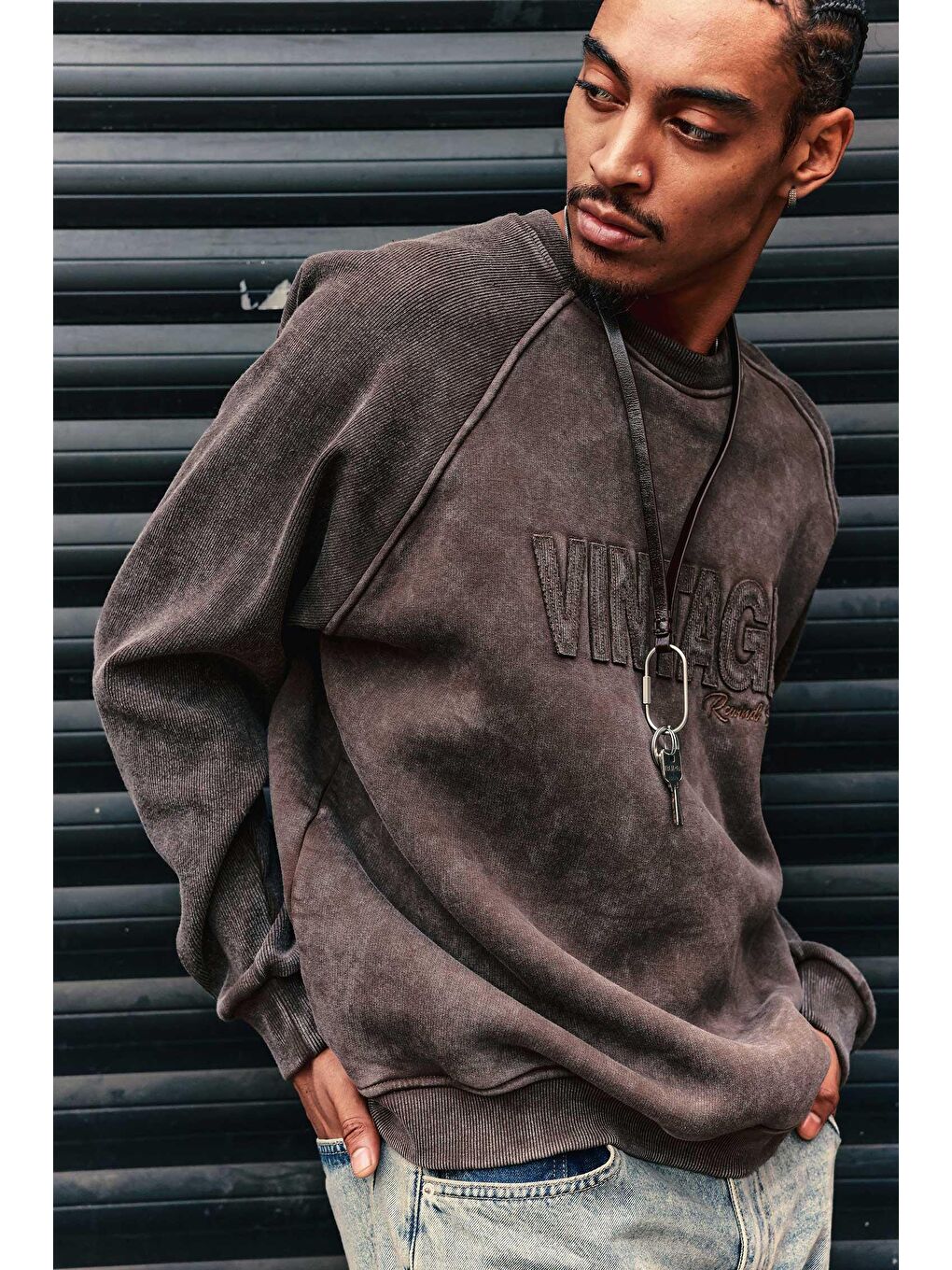 Erkek Oversize Yıkamalı Vintage Nakış Detaylı Sweatshirt Kahverengi-2