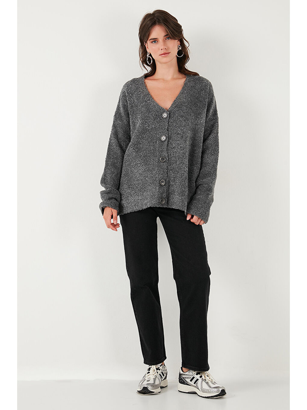 Antrasit Oversize Fit Düğmeli V Yaka Uzun Kollu Kadın Triko Hırka 4616232-1