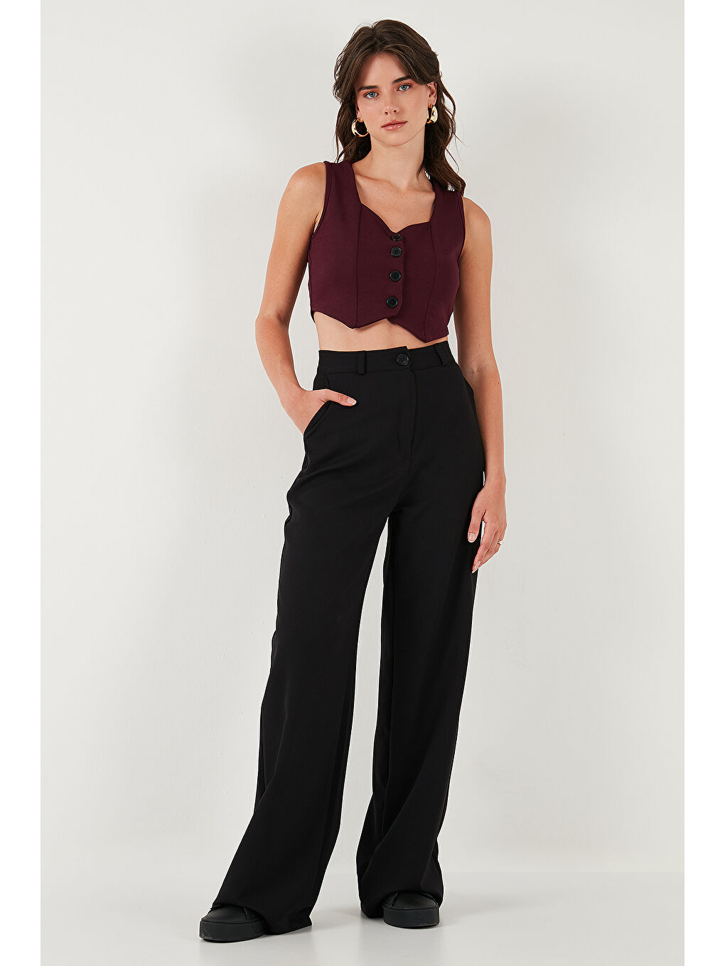 Bordo Slim Fit Kalp Yaka Düğmeli Kalın Askılı Kadın Crop Yelek 5865497-1