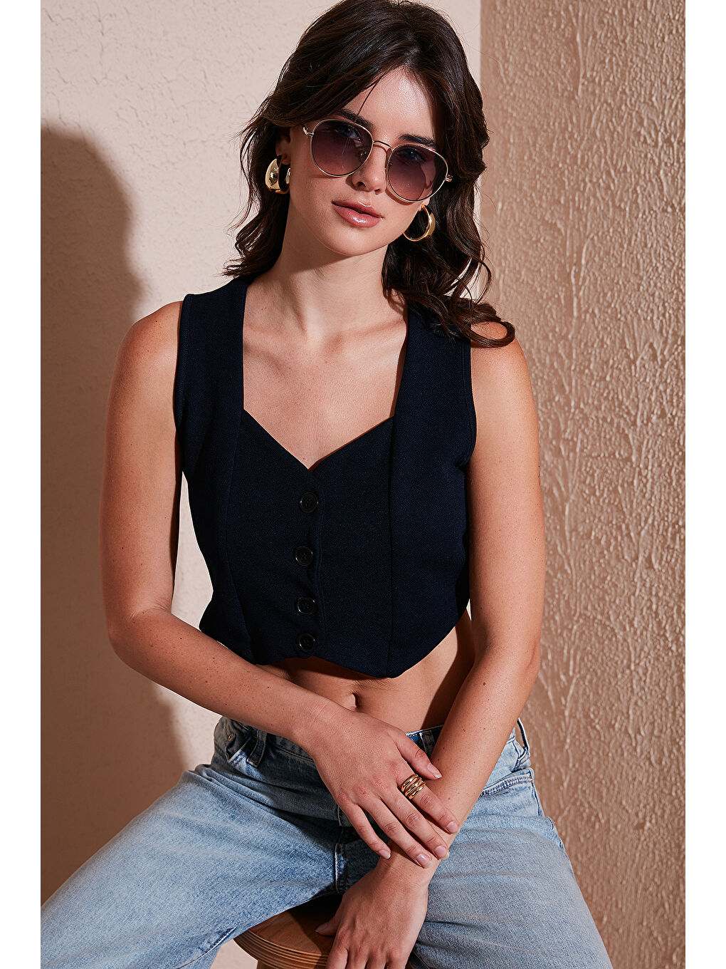 Lacivert Slim Fit Kalp Yaka Düğmeli Kalın Askılı Kadın Crop Yelek 5865497