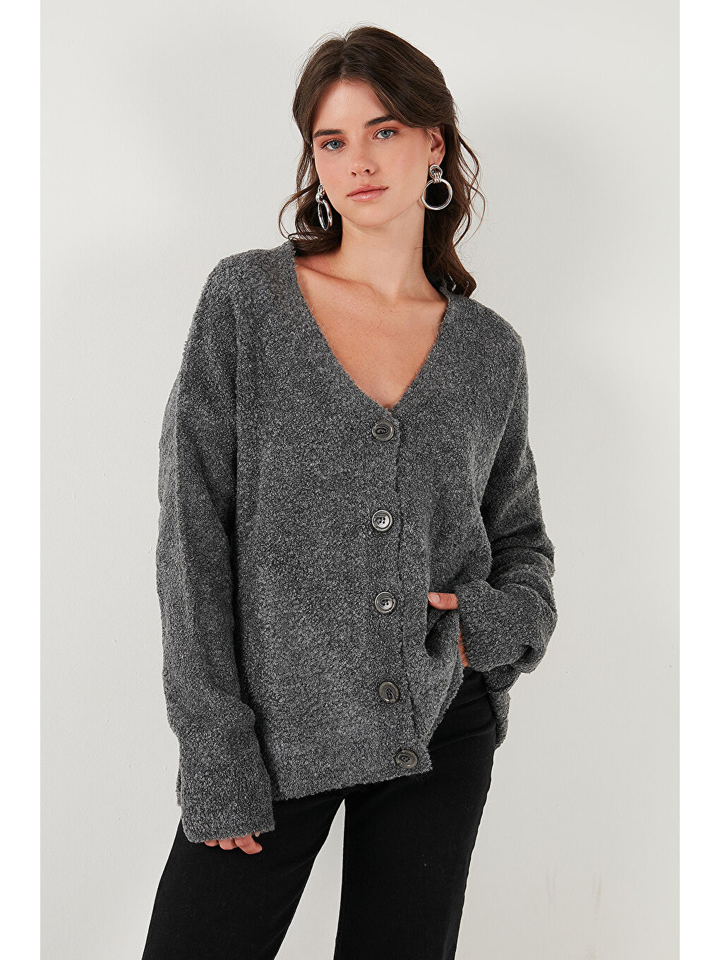 Antrasit Oversize Fit Düğmeli V Yaka Uzun Kollu Kadın Triko Hırka 4616232-4