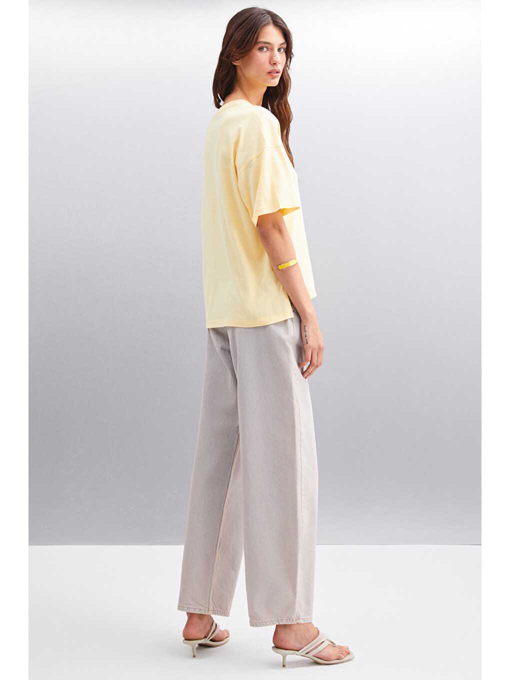 Sarı Jemmy Kadın %100 Organik Pamuk Relaxed Fit Yırtmaçlı Yuvarlak Yakalı SARI T-Shirt-4