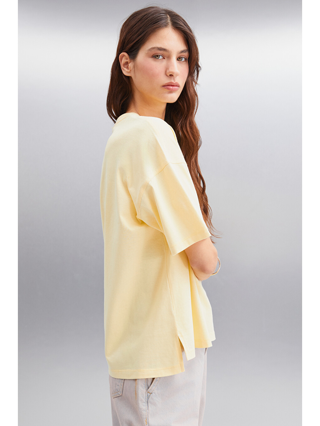 Sarı Jemmy Kadın %100 Organik Pamuk Relaxed Fit Yırtmaçlı Yuvarlak Yakalı SARI T-Shirt-5