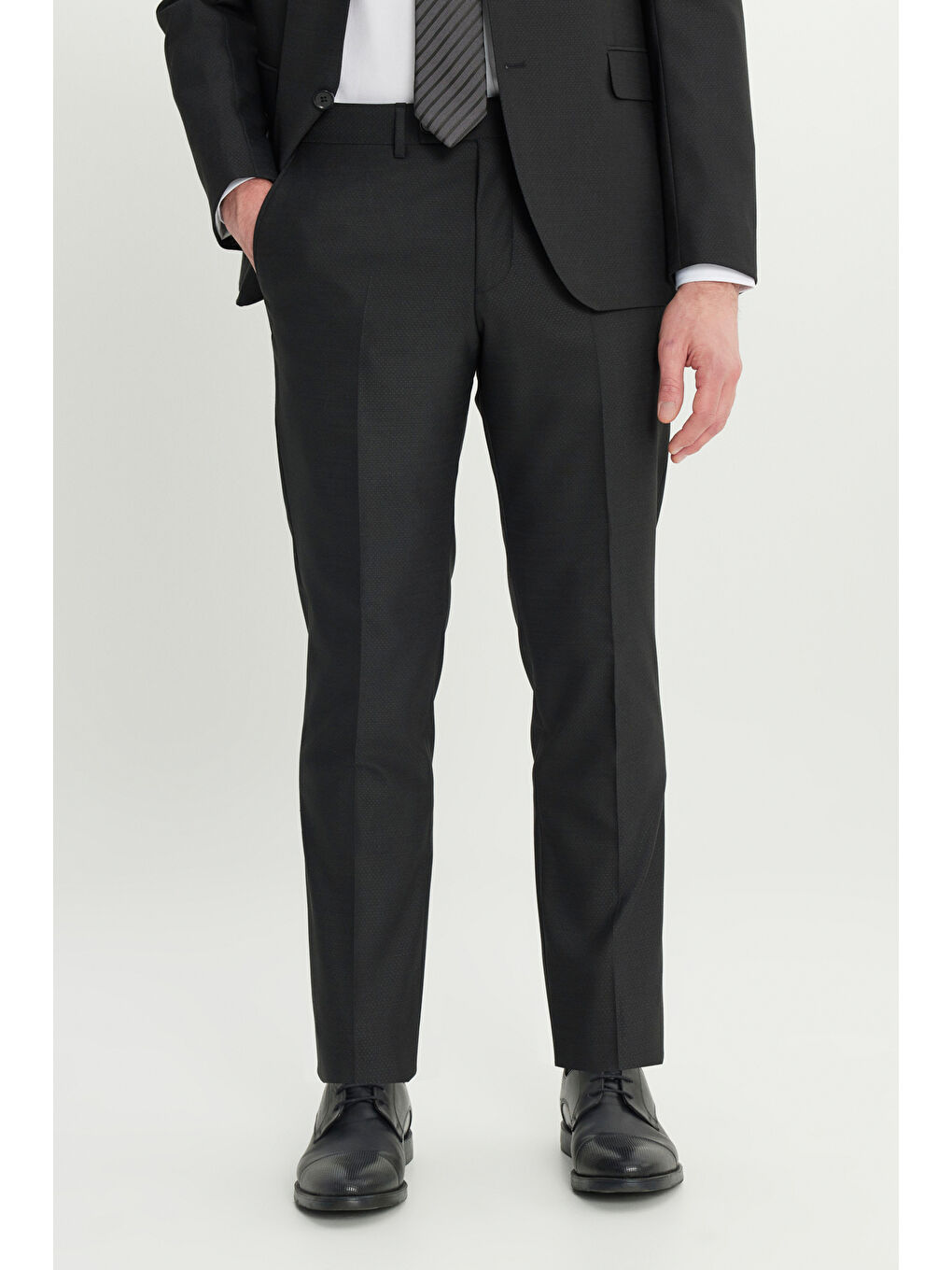 Erkek Siyah Yünlü Slim Fit Dar Kesim Mono Yaka Desenli Kapak Cepli Takım Elbise-5