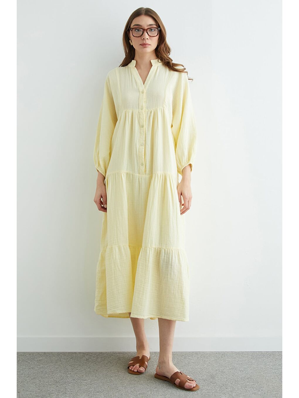 Sarı Fullamodest Yarım Düğmeli Hakim Yaka Müslin Elbise-1