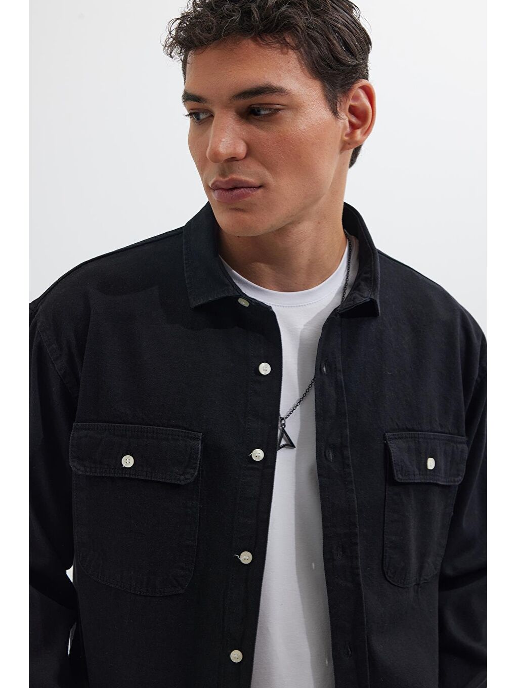Erkek Relax Fit Rahat Kesim Spor Yaka Çift Cep Kapaklı Denim Siyah Gömlek-1