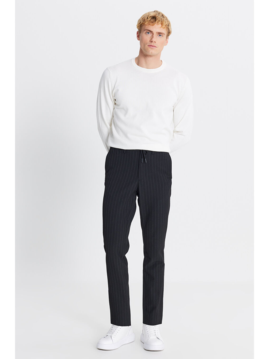 Erkek Siyah Yumuşak Dokulu Slim Fit Beli Bağlamalı Yan Cepli Gofre Desenli Pantolon-1