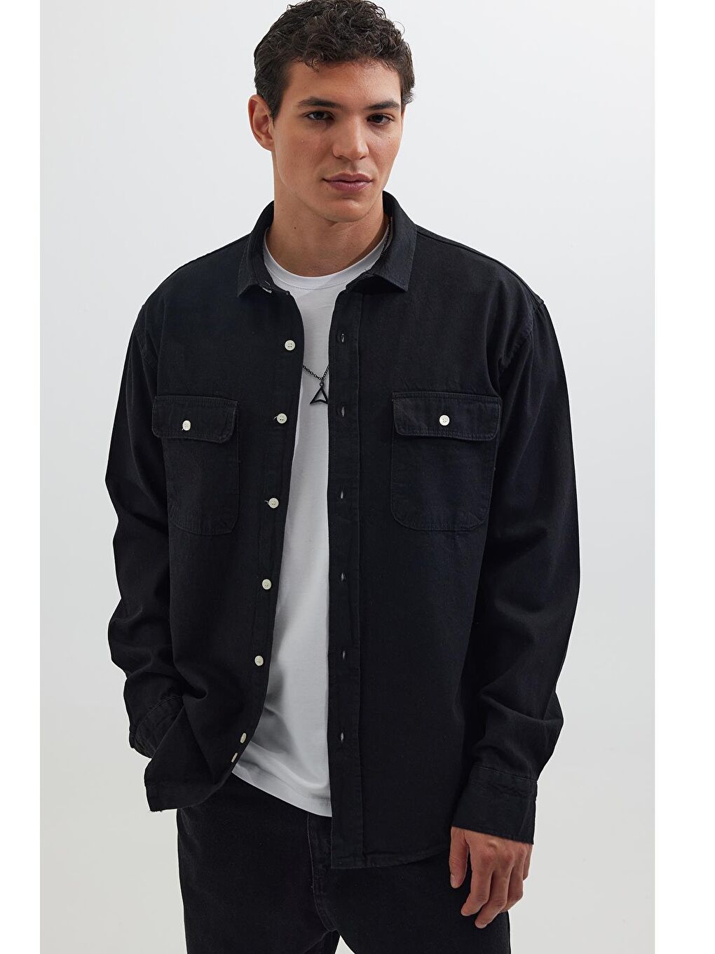 Erkek Relax Fit Rahat Kesim Spor Yaka Çift Cep Kapaklı Denim Siyah Gömlek-4