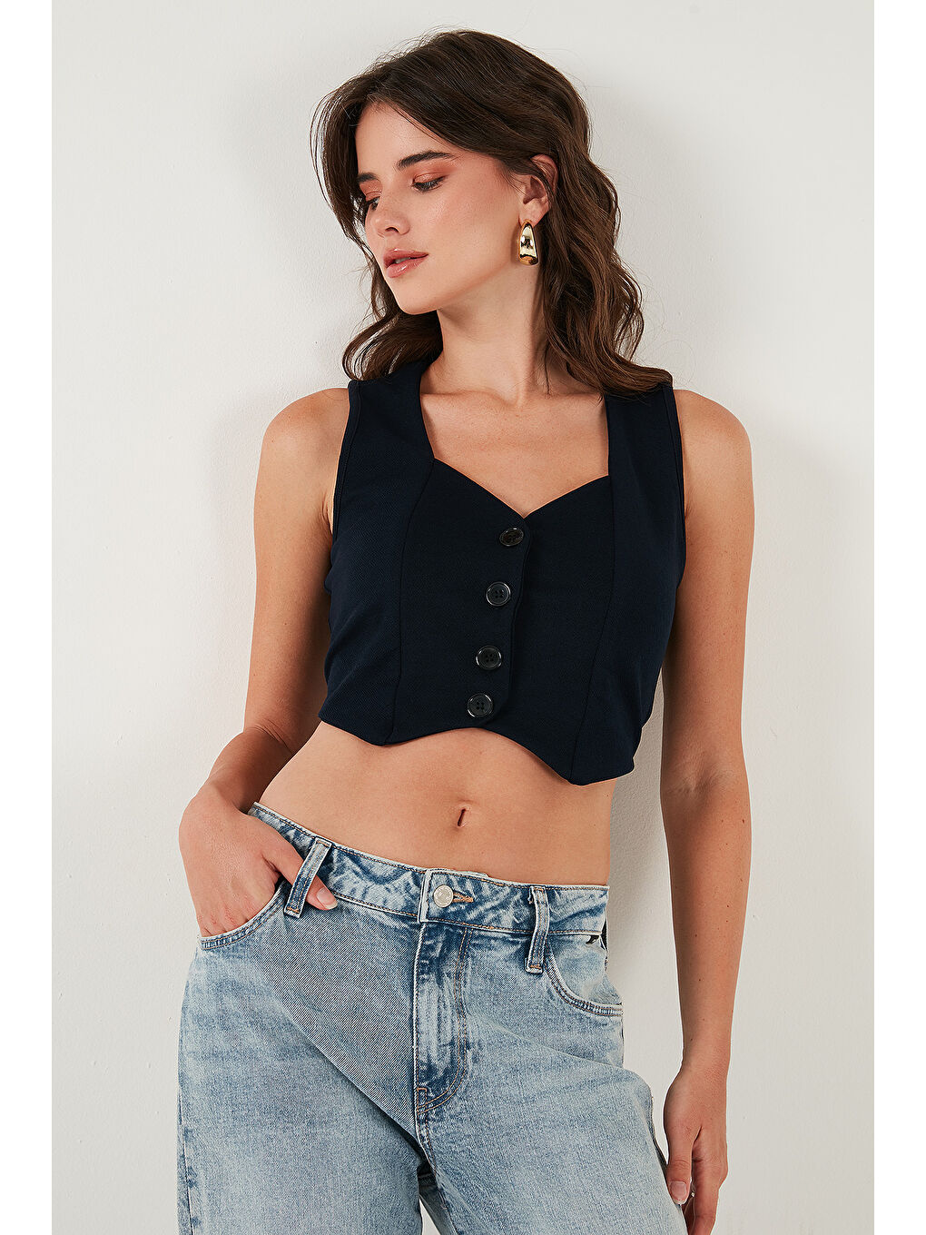Lacivert Slim Fit Kalp Yaka Düğmeli Kalın Askılı Kadın Crop Yelek 5865497-3