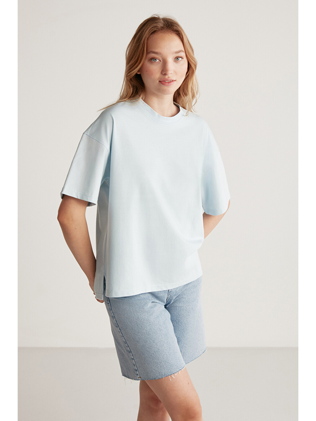 Mavi Jemmy Kadın %100 Organik Pamuk Relaxed Fit Yırtmaçlı Yuvarlak Yakalı AÇIK MAVİ T-Shirt-3