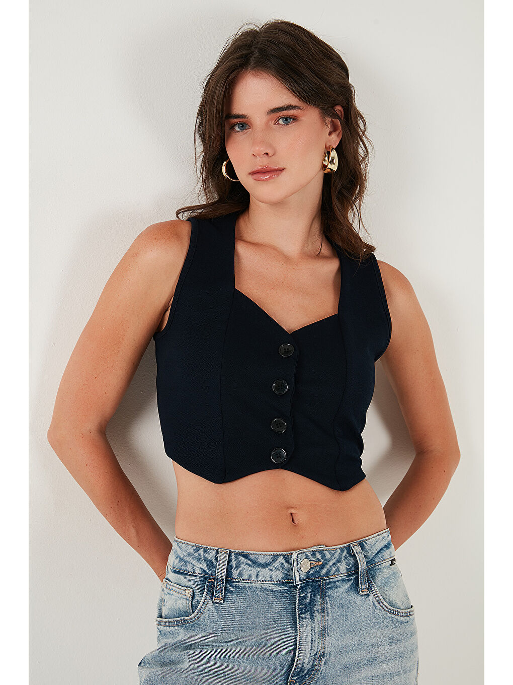 Lacivert Slim Fit Kalp Yaka Düğmeli Kalın Askılı Kadın Crop Yelek 5865497-4