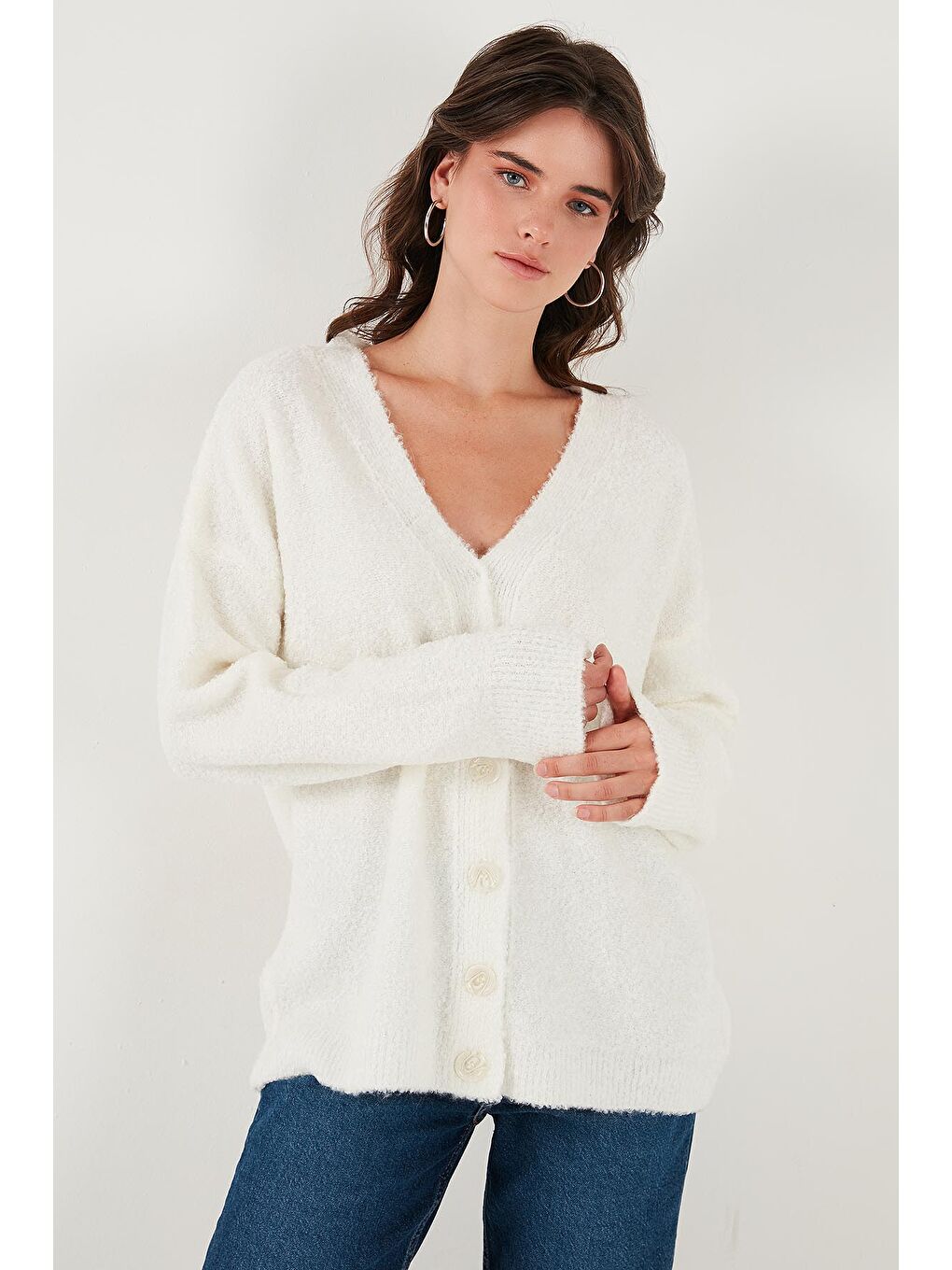 Bej Oversize Fit Düğmeli V Yaka Uzun Kollu Kadın Triko Hırka 4616232-3