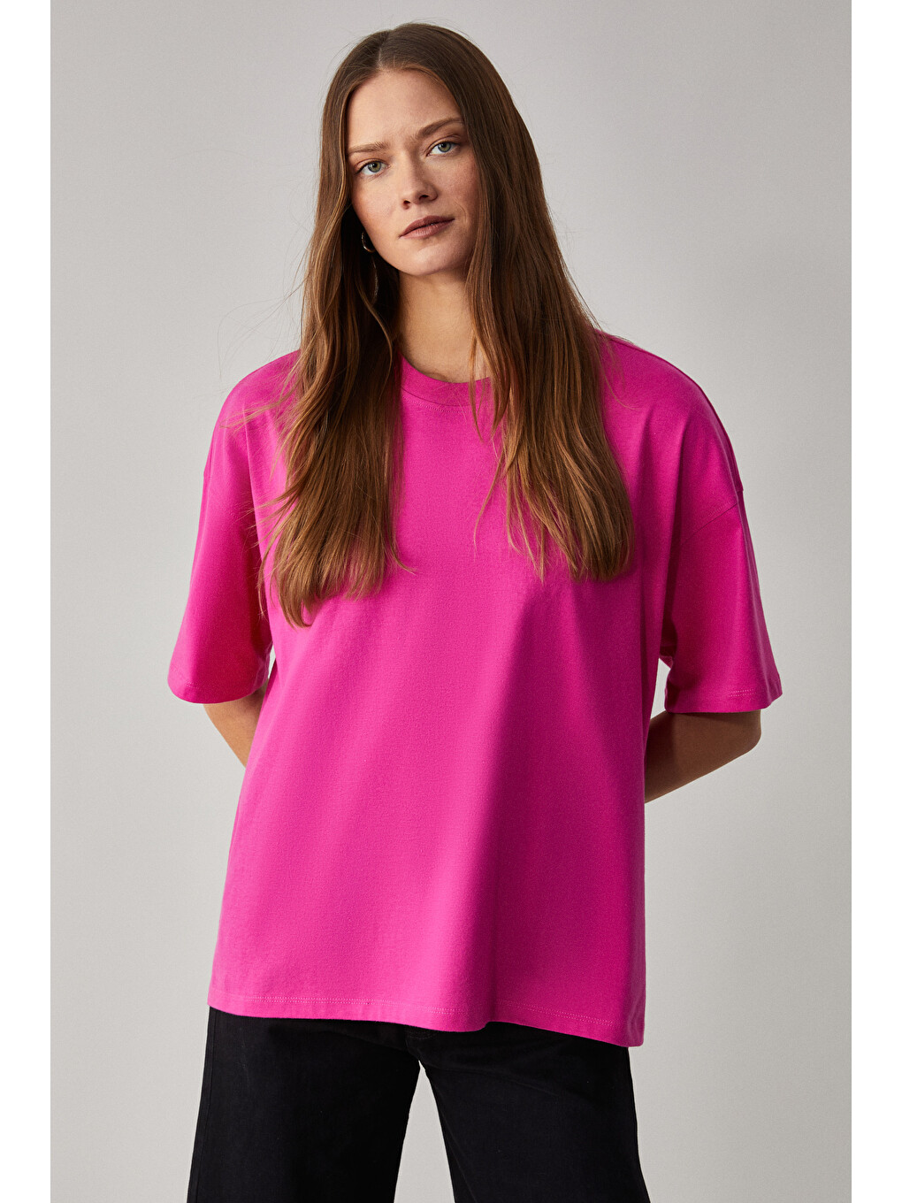 Pembe Jemmy Kadın %100 Organik Pamuk Relaxed Fit Yırtmaçlı Yuvarlak Yakalı PEMBE T-Shirt