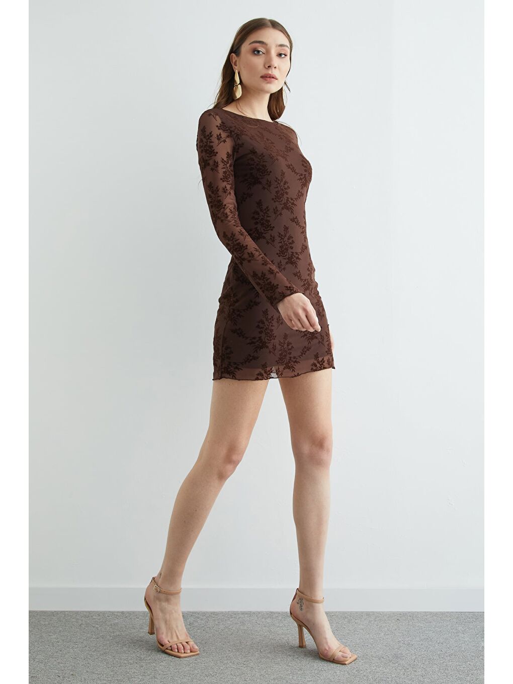 Kahverengi Kadife Detaylı Mini Boy Transparan Elbise-3