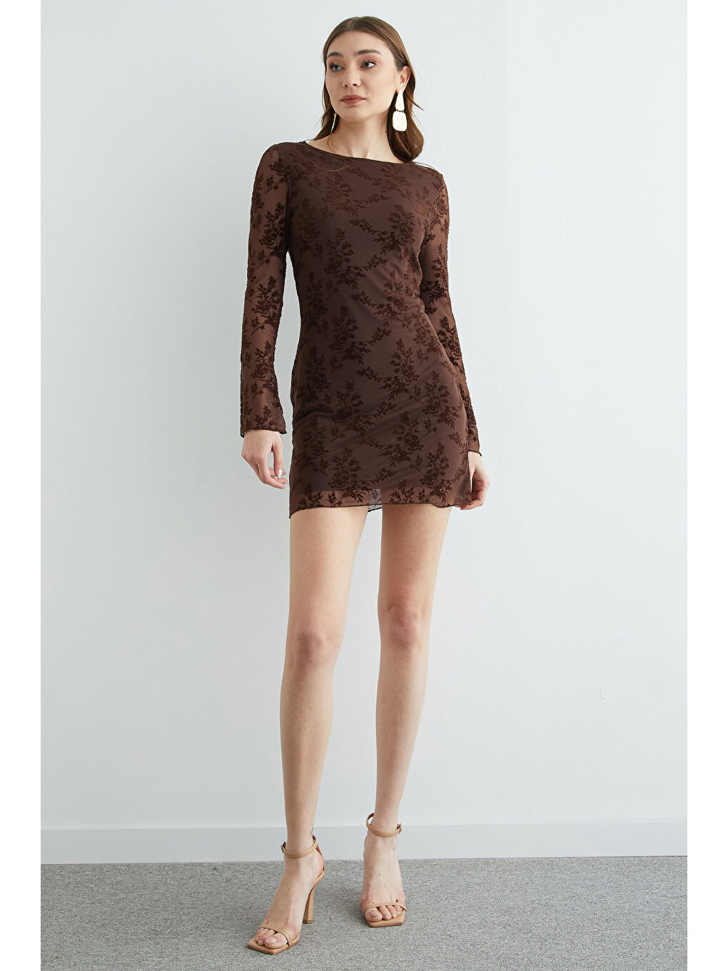 Kahverengi Kadife Detaylı Mini Boy Transparan Elbise-4