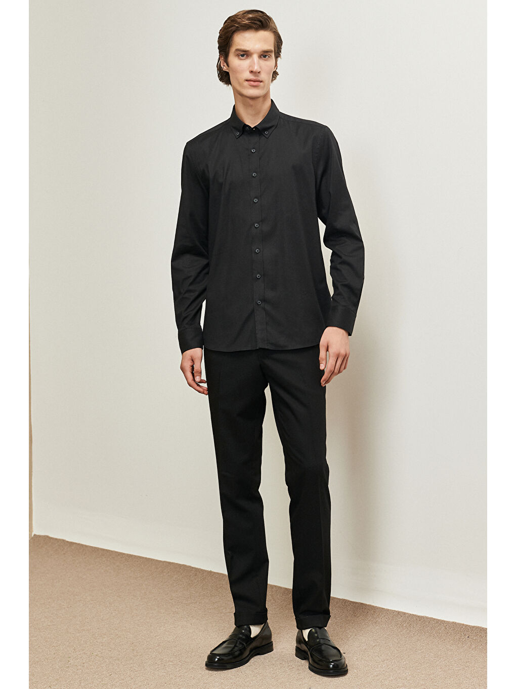 Erkek Siyah Slim Fit Dar Kesim Düğmeli Yaka Gabardin Desenli Gömlek-1