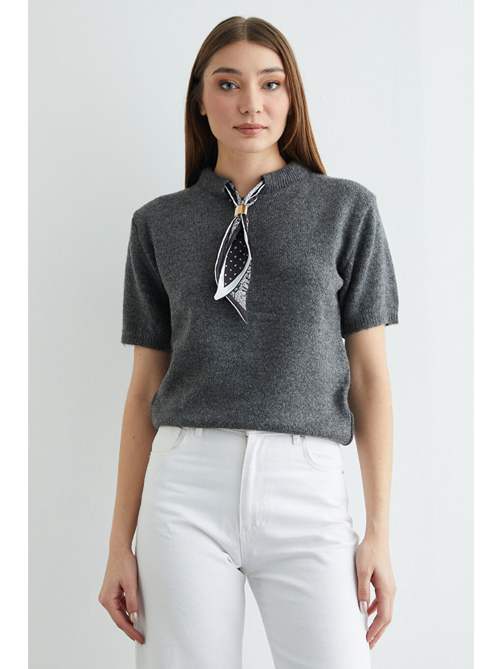 Antrasit Fular Detaylı Bisiklet Yaka Kısa Kol Triko Kazak-1